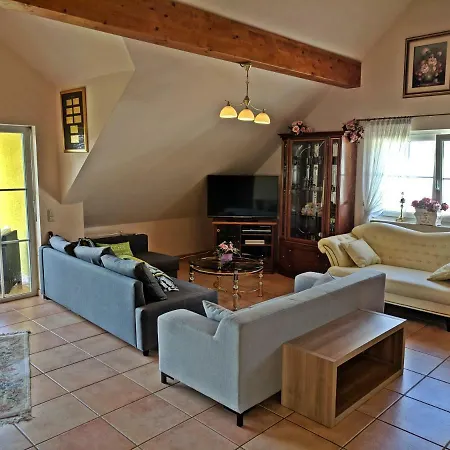 Grosse Schonheit Mit Panoramablick Apartman Euskirchen